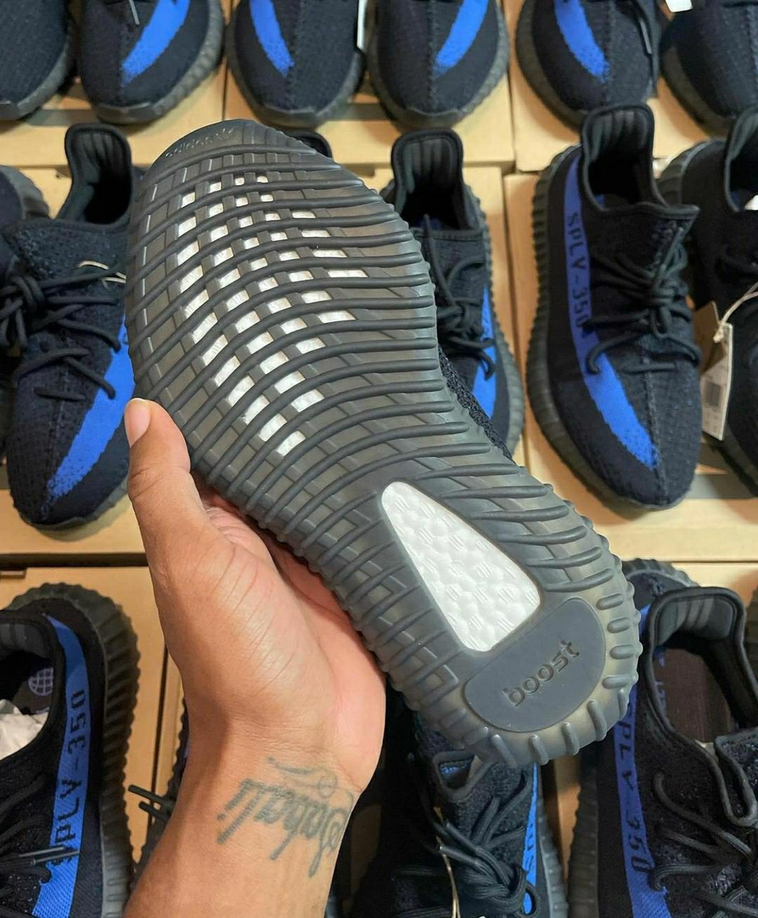 Buy Yeezy Shoes Pallet - Image 10