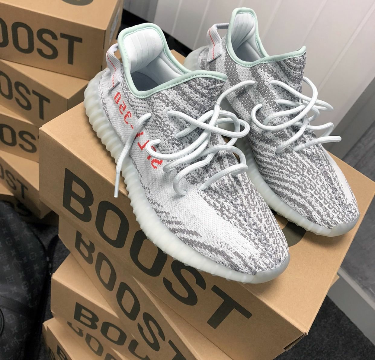 Buy Yeezy Shoes Pallet - Image 25