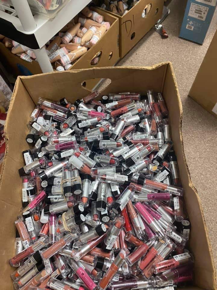 Wholesale Cosmetic Pallets Online - Image 23