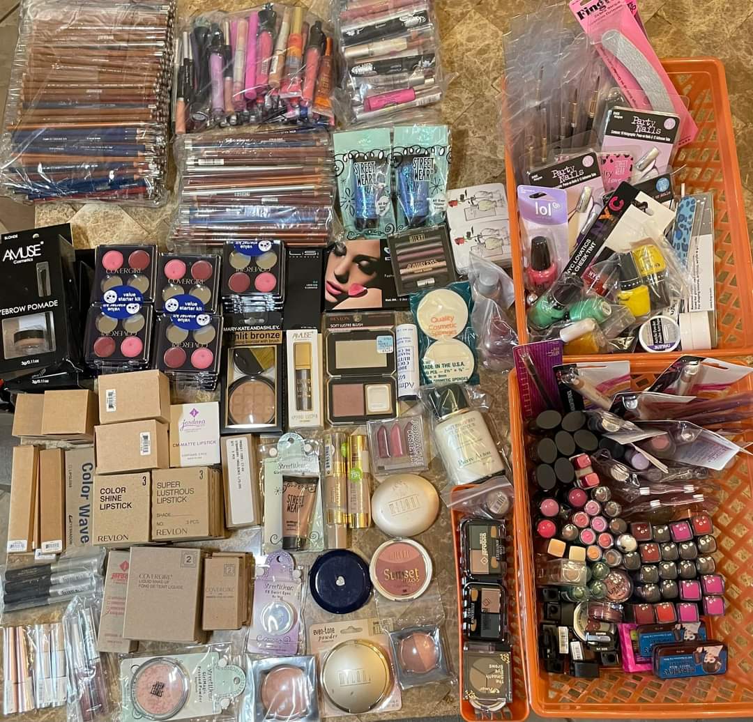 Wholesale Cosmetic Pallets Online - Image 18
